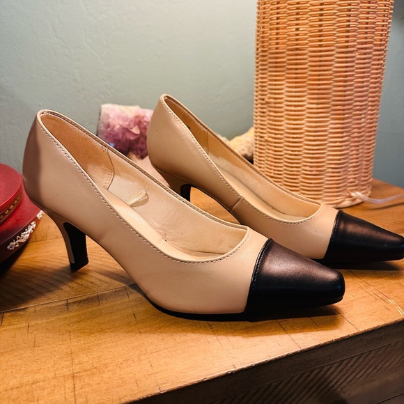 Simply Comfort Lifestride Beige and Black Women's Shoes size 7M - Picture 1 of 10